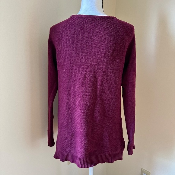 **CYRUS* Maroon Long Sleeve Sweater Size Medium - Picture 4 of 7